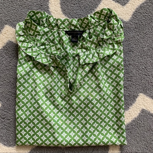 Banana Republic Tops - Banana Republic sleeveless top